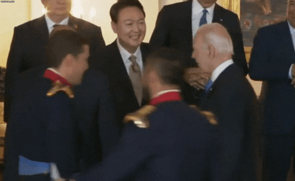 04303173b7f2d6a8ff53e8ffe5bdd0cc.gif
