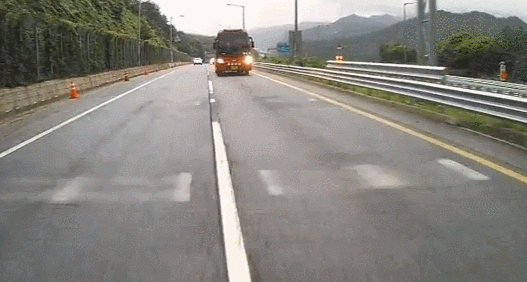 19d9e0c7f3eecfc8385bf7c9e9ba18de.gif
