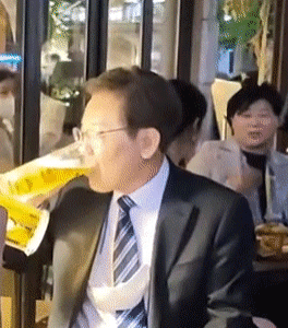 348f1b4a4ea22d50f350fa78012f97e9.gif