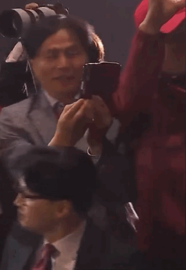 898ebfc360b74f32719a452a2abeae40.gif