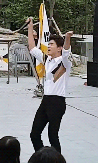9813401c294a6a39812aaaa5631535a7.gif