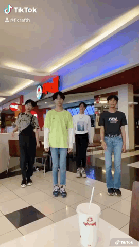 b0cebb1967ae8b7a8ddcac96c9781c6e.gif