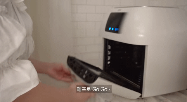 bd3203f55f3b4693637a07a2eb8ab25e.gif