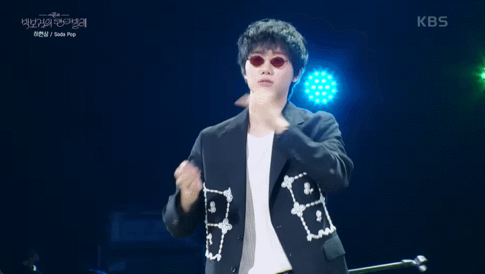 d7053c484bb80a3577fb86dc5f1ef77b.gif
