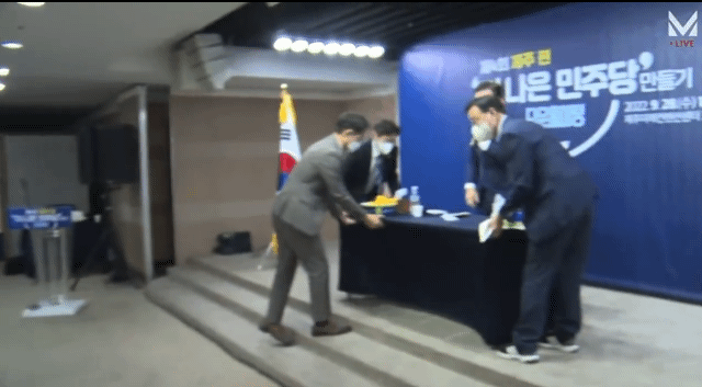 d78551e9d7bd5cfb9f778f00eea28b9f.gif